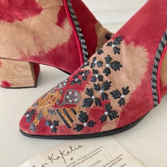 NWOT Meher Kaklia Anthropologie Mani Embellished Red Pointed Ankle Boots Sz 38 - Picture 3 of 13